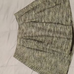 Like new Madewell Size 2 Pleaded Skirt with pockets.  Fall Skirt